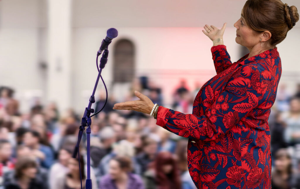 Nadine Kmoth hält einen Körpersprache Vortrag